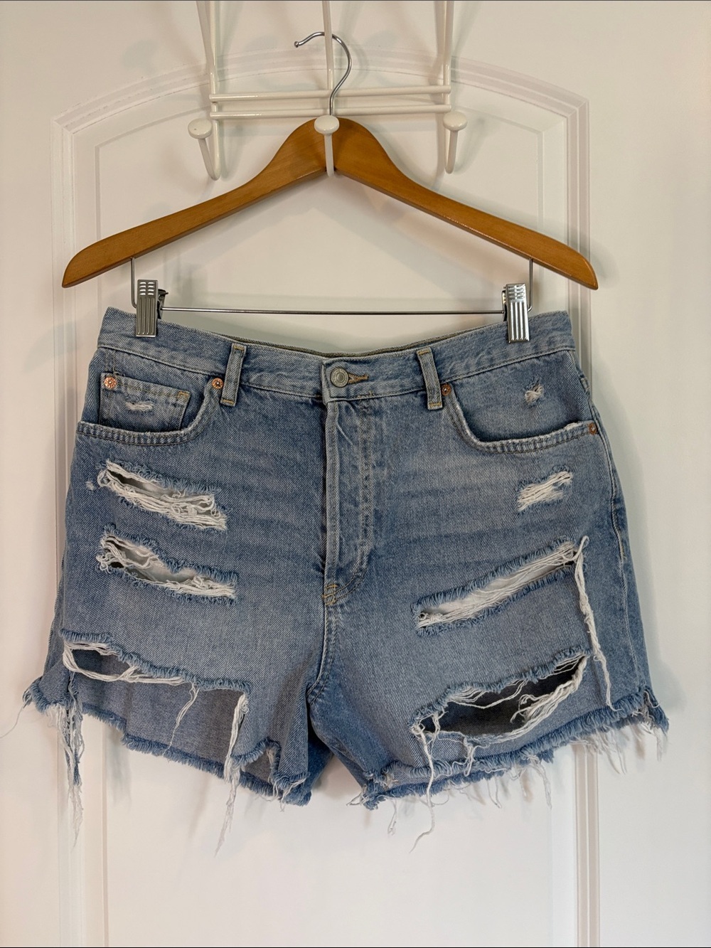 Free People x We The Free Maggie Mid Rise Denim Short Light Wash Size 30 - Picture 2 of 10